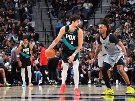 אבדיה וקאסל. מהמצ`-אפים החשובים (Michael Gonzales/NBAE via Getty I