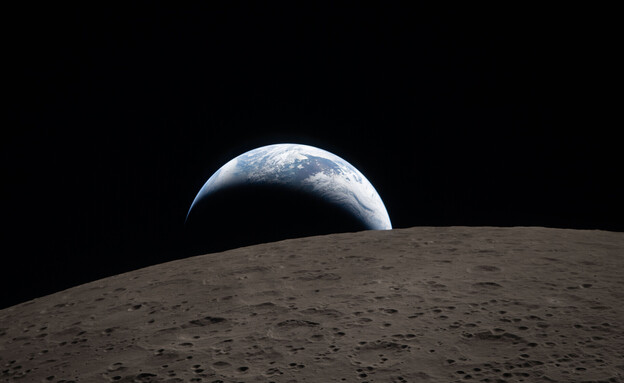 שקיעת כדור הארץ מהירח (צילום: NASA via Getty Images)