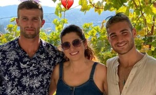 יותם גבריאל ובן דודו הנופל אדר גבריאל ז"ל (צילום: instagram)