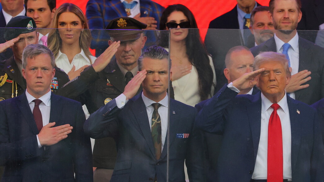 שר ההגנה הגסת', מזכיר הצבא דריסקול, הנשיא טראמפ