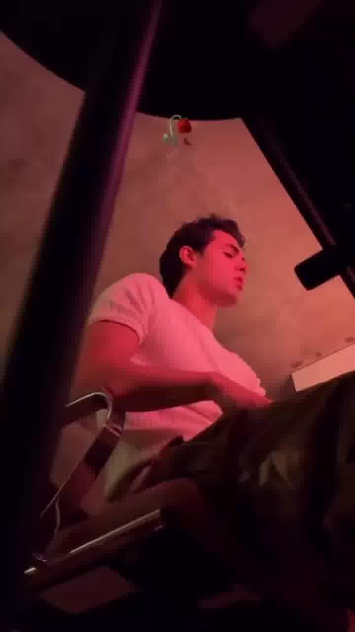 מרגי בביצוע מצמרר ל"פרח" לרגל יום הזיכרון