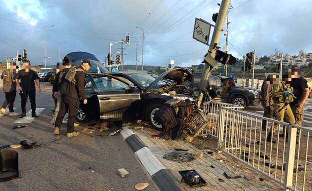 זירת תאונת הדרכים סמוך לקריית ארבע (צילום: תיעוד מבצעי מד"א)