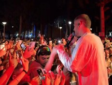 נדב חנציס בהופעה בערב יום העצמאות (צילום: ללא)