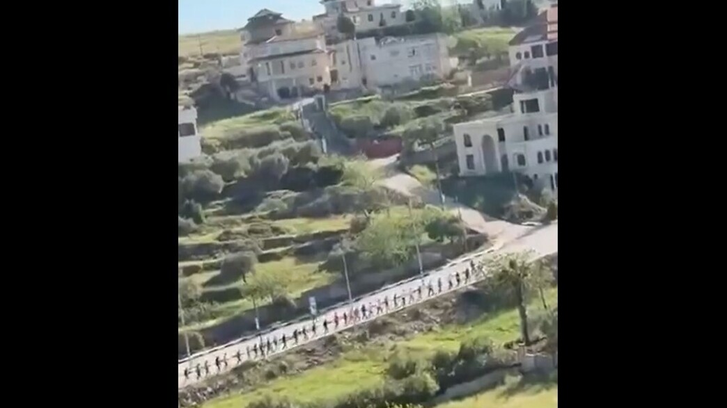 פלסטינים טוענים שצה"ל עצר עשרות פלסטינים בכפר דיר 