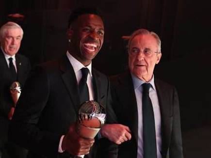 "תשאירו אותו לי". ויניסיוס ופרס (GETTY) "תשאירו אותו לי". ויניסיוס ופרס (GETTY)
