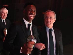 "תשאירו אותו לי". ויניסיוס ופרס (GETTY) (צילום: ספורט 5)