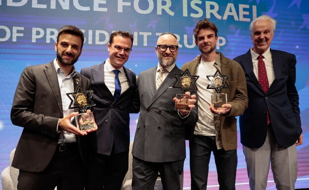 מייק אוונס, נת'ניאל בוזוליץ', הלל פולד, דניאל וואיצ'ק ויוסף חדאד