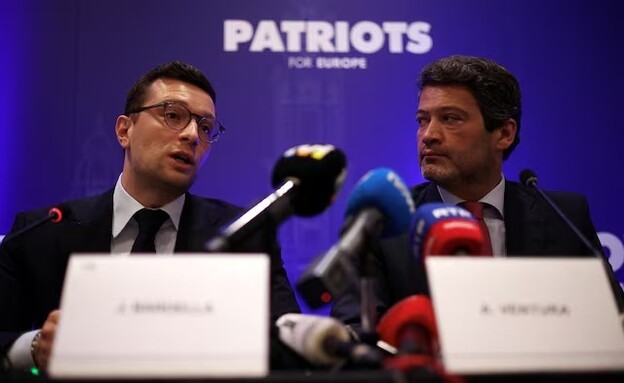 ז'ורדן ברדלה מהימין בצרפת עם אנדרה ונטורה מפורטוגל