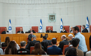 שופטי בג"ץ בדיון על ועדת חקירה ממלכתית (צילום: יונתן זינדל, פלאש 90)