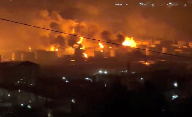 מתקפה של אוקראינה בבית זיקוק הנפט בטואפסה ברוסיה