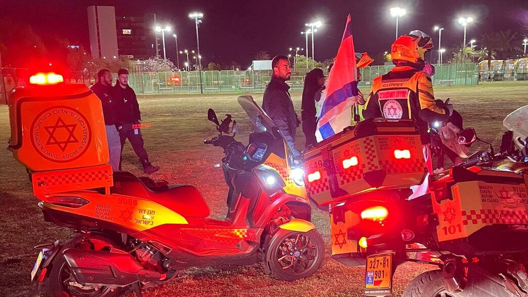 דקר שלושה אחים ברחובות - בגלל ויכוח על מכונת פופקורן