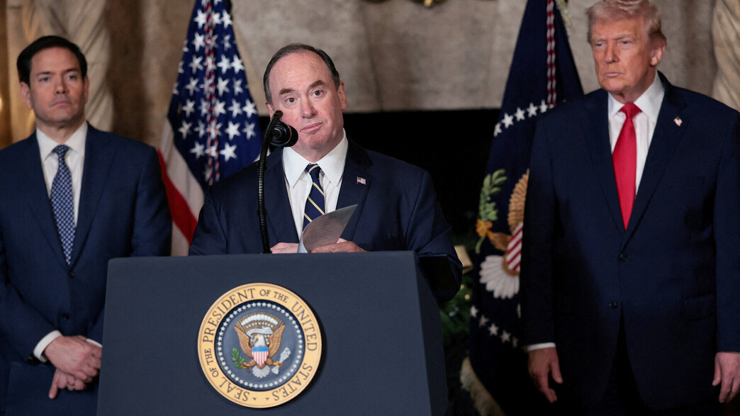 מזכיר הצי האמריקני היוצא ג'ון פלן