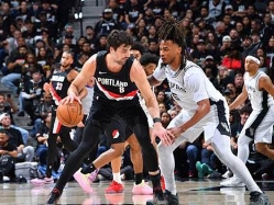 (Photos by Michael Gonzales/NBAE via Getty Images) (צילום: ספורט 5)
