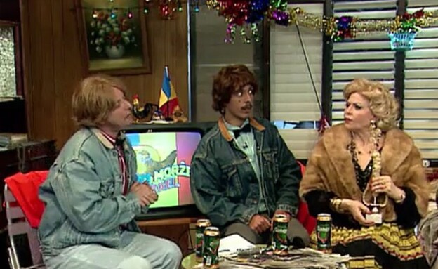 גילה אלמגור ב"ארץ נהדרת" עם אלי פיניש וטל פרידמן