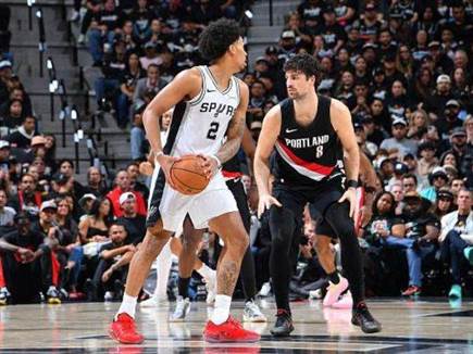 Michael Gonzales/NBAE via Getty Images (צילום: ספורט 5)