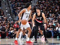Michael Gonzales/NBAE via Getty Images (צילום: ספורט 5)