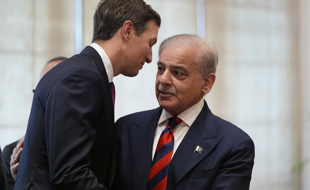 ג'ארד קושנר וראש ממשלת פקיסטן בשיחות המו"מ בפקיסטן