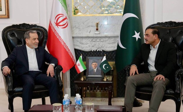 מפקד צבא פקיסטן ושר החוץ האיראני בשיחות בפקיסטן