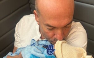אייל ברקוביץ מבשר על הולדת נכדתו (צילום: instagram)