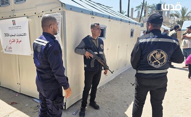 שוטרי חמאס בדיר אל-בלח אתמול