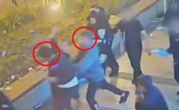 הגיבור באפור (בעיגול מימין) שנלחם על חייו של ימנו 