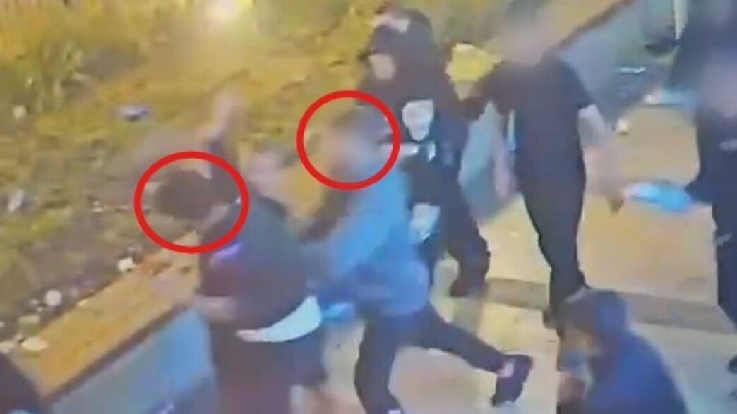 הגיבור באפור (בעיגול מימין) שנלחם על חייו של ימנו 