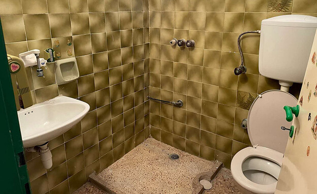 מייקאובר לשכורה שנקנתה חדר רחצה לפני 