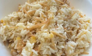 אורז עם אטריות ועדשים. איך סוגרים פינה? ממש ככה (צילום: רן בן עזרא, mako אוכל)