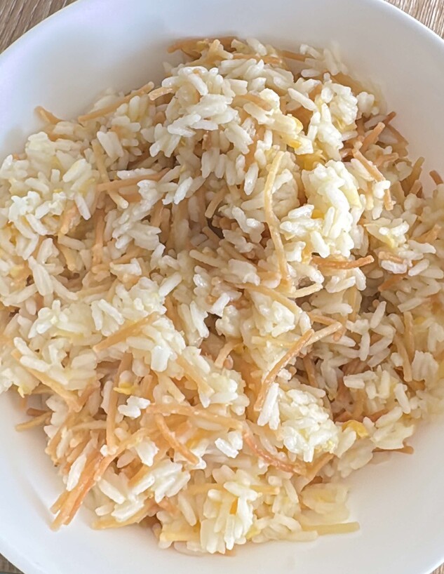 אורז עם אטריות ועדשים. ארוחה מזינה וטעימה