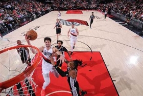 Cameron Browne/NBAE via Getty Images (צילום: ספורט 5)