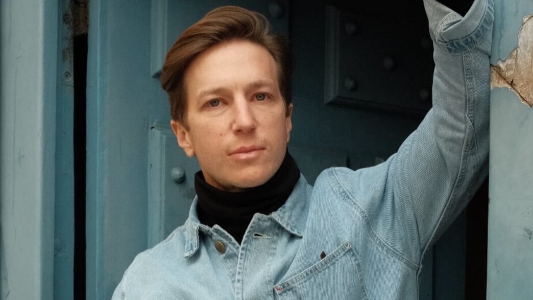 לצד לי בירן: השחקן שחוזר לתפקיד האגדי