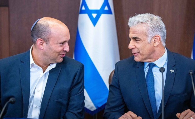 יאיר לפיד ונפתלי בנט (צילום: אוליבר פיטוסי, פלאש 90)