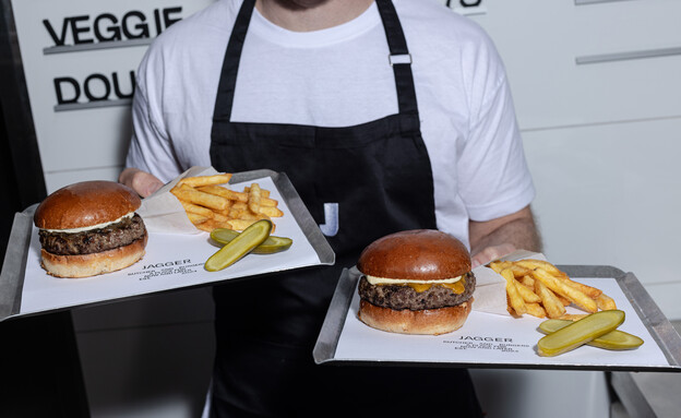 לחמנייה, קציצה, איולי, גבינה