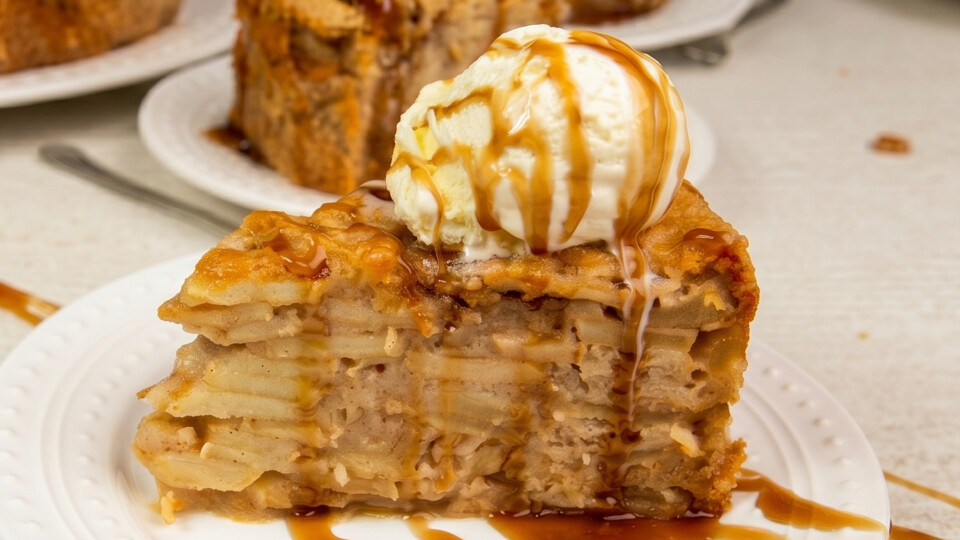 עוגה מפוצצת תפוחים של קרין גורן (צילום: סטודיו קוקימדיה)