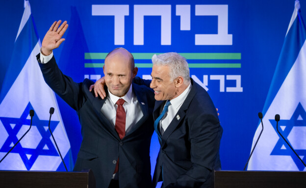 יאיר לפיד ונפתלי בנט (צילום: חיים גולדברג, פלאש 90)