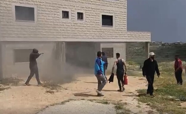 תיעוד מהעימותים בין המתנחלים לערבים בכפר ג׳אלוד 