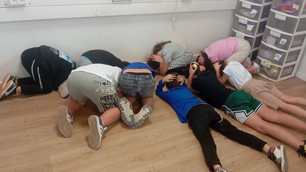 ילדי הצפון בבתי הספר והגנים במהלך אזעקות ילדי הצפון בבתי הספר והגנים במהלך אזעקות