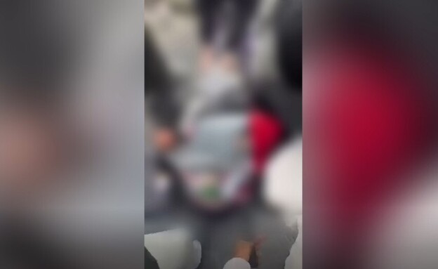 תיעוד: כנופיית נערים מכים ילדה בתל אביב