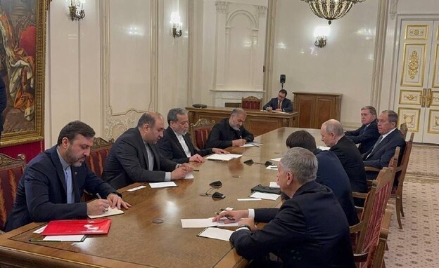 נשיא רוסיה פוטין נפגש בסנט פטרסבורג עם שר החוץ של 