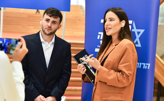 אליאב בטיטו, ראש מטה ההסברה האזרחי, עם נטלי דדון