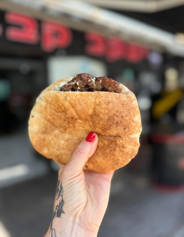 אחד הקבבים הטובים בארץ. יעקב קבב. בת גלים