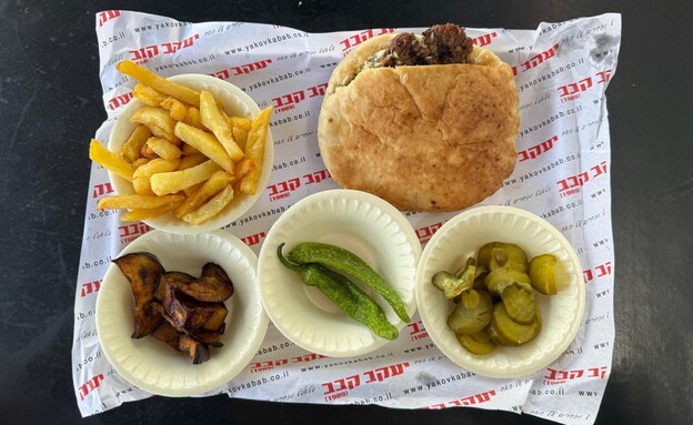 יעקב קבב בת גלים. 3 קבבים ב-50 שקלים.