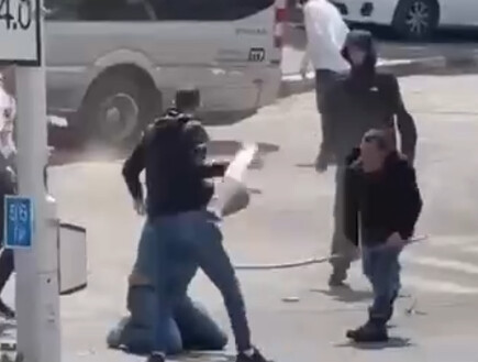 תקפו מורה לנהיגה בגלל ריב על חניה: "הכו אותו באלות ומקלות"