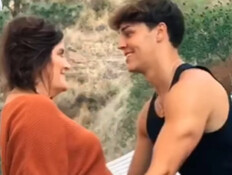 נואה בק ואמו