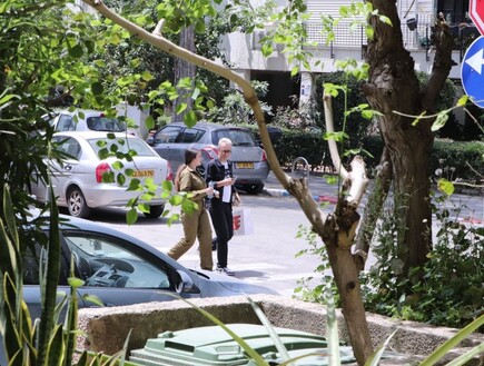 אבא גאה: אסף אמדורסקי ובתו החיילת בסיבוב ראשון על מדים
