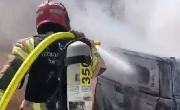 שריפת רכב כתוצאה מפגיעת רחפן סמוך למשגב עם (צילום: כב"ה צפון)