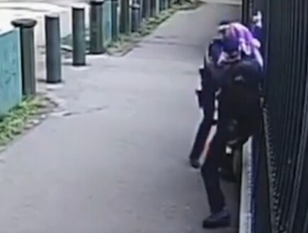 גבר ניסה לבצע פיגוע בשגרירות ישראל בלונדון
