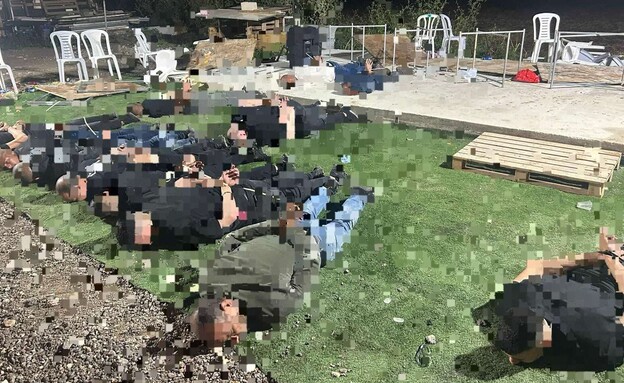 העצורים בחתונה בפורדיס (צילום: משטרת ישראל)
