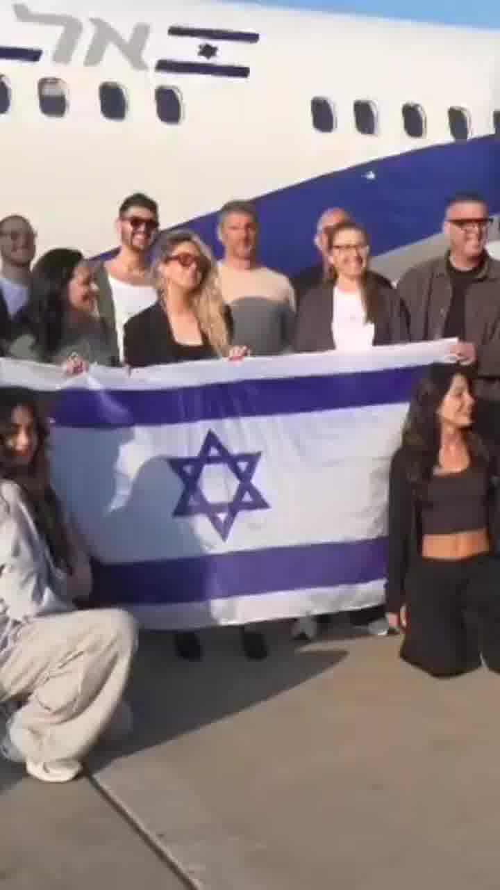 בדרך לאירוויזיון: המשלחת הישראלית המריאה לווינה