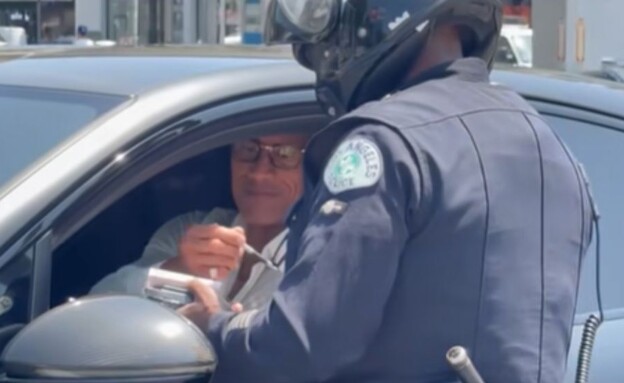 דה רוק עוכב על ידי המשטרה - לא לשימוש